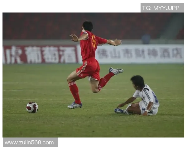 足球球星个性化动作解析:展现独特风格与技术背后的秘密 足球球星个性化动作解析:展现独特风格与技术背后的秘密