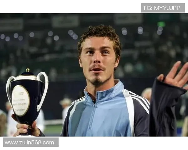 这位足球球星凭借独特外貌和球场表现吸引无数球迷关注